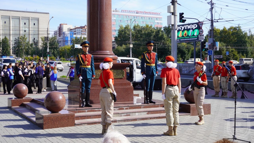 Курсанты Новосибирского военного института отдали дань уважения мужеству жителей блокадного Ленинграда