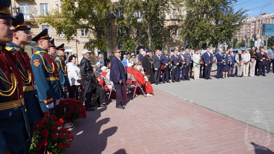 Курсанты Новосибирского военного института отдали дань уважения мужеству жителей блокадного Ленинграда