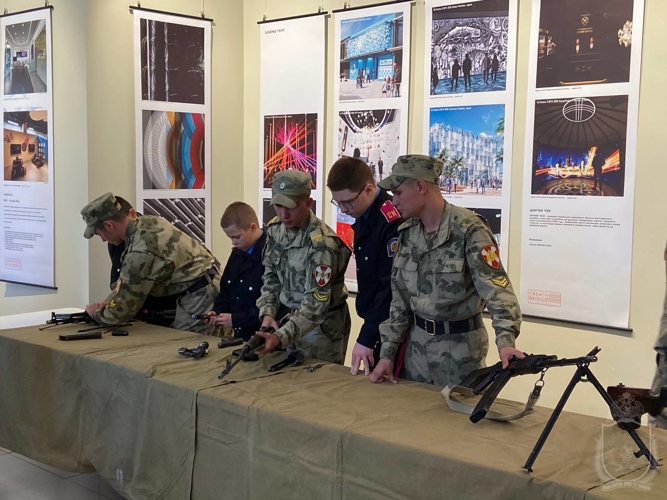 Курсанты Новосибирского военного института  провели мастер-класс с оружием