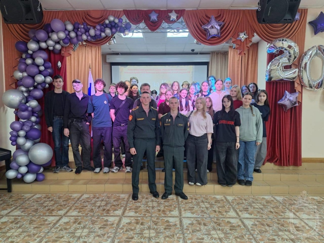 Курсанты военного института провели встречу с учениками подшефной школы
