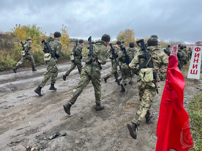 В военном институте прошло первенство среди подразделений по совершению марш-броска 