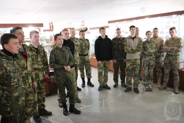 Курсанты Новосибирского военного института  провели занятия с представителями общественного движения 