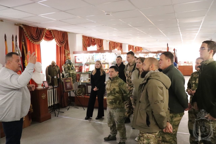 Курсанты Новосибирского военного института  провели занятия с представителями общественного движения 