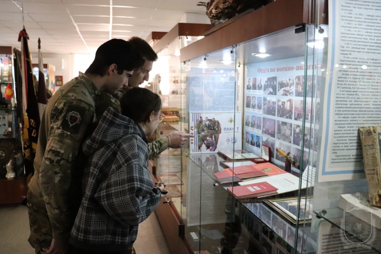 Курсанты Новосибирского военного института  провели занятия с представителями общественного движения 