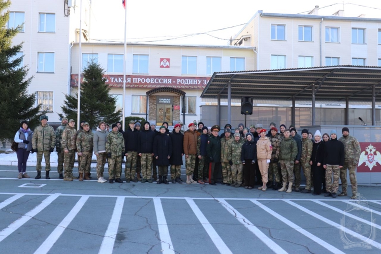 Курсанты Новосибирского военного института  провели занятия с представителями общественного движения 