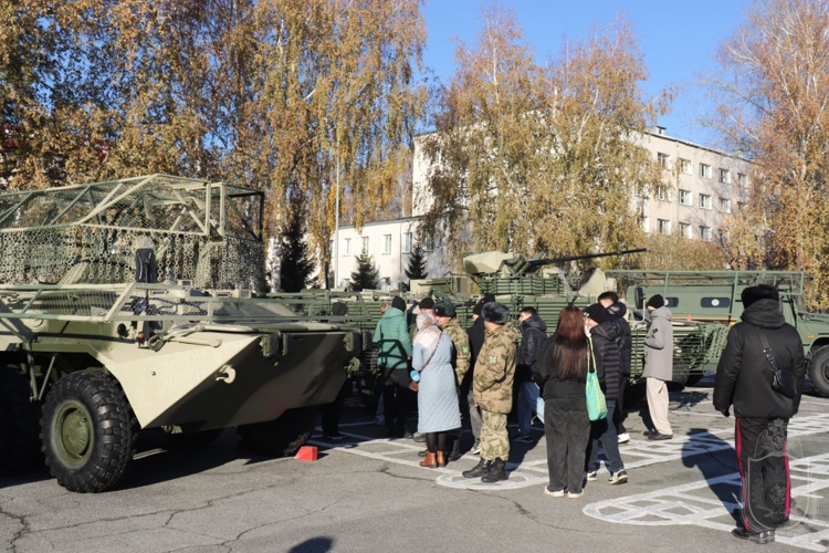В Новосибирском военном институте прошел День открытых дверей