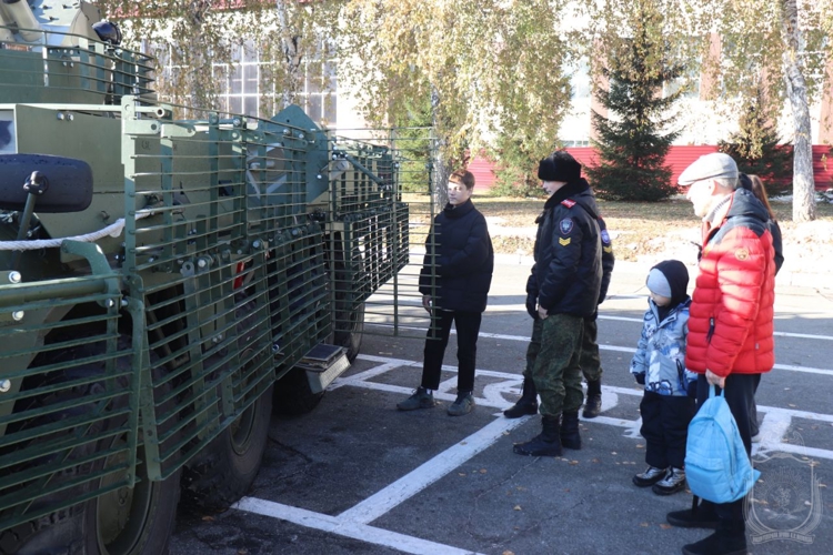 В Новосибирском военном институте прошел День открытых дверей