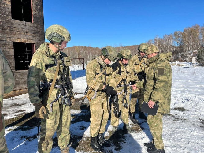 В военном институте прошли соревнования по курсантскому триатлону