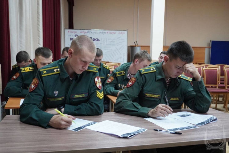 Курсанты военного института приняли участие в технологическом диктанте
