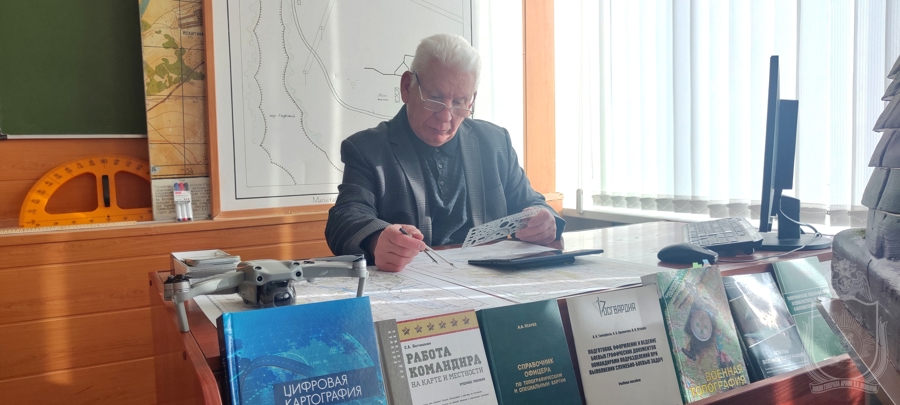 Преподаватели военного института провели занятия с учебно-научной ротой