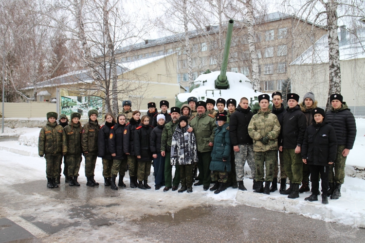 В военном институте провели учебные сборы с казачьей молодежью