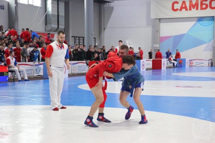 В военном институте прошел чемпионат по самбо