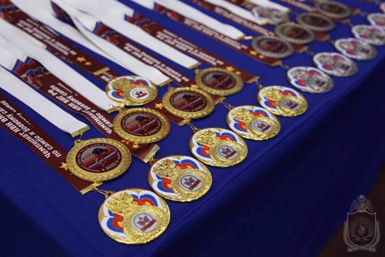 В военном институте прошел чемпионат по самбо