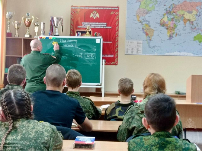 В военном институте провели учебные сборы с казачьей молодежью