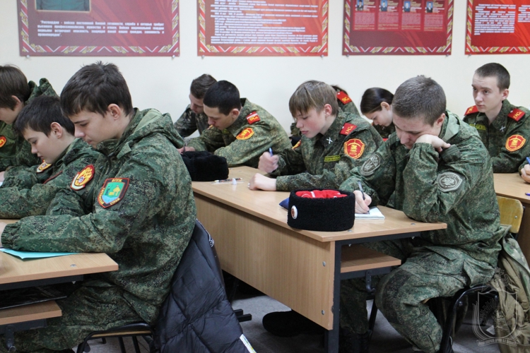 В военном институте провели учебные сборы с казачьей молодежью