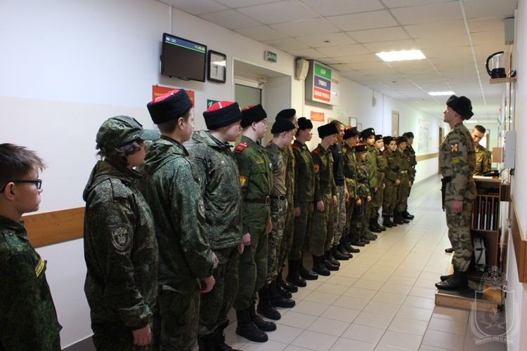 В военном институте провели учебные сборы с казачьей молодежью