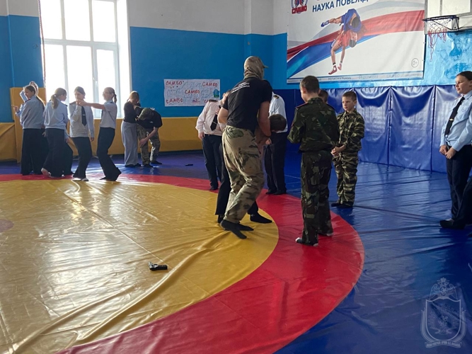 Военнослужащие военного института приняли участие  в межрегиональном патриотическом форуме