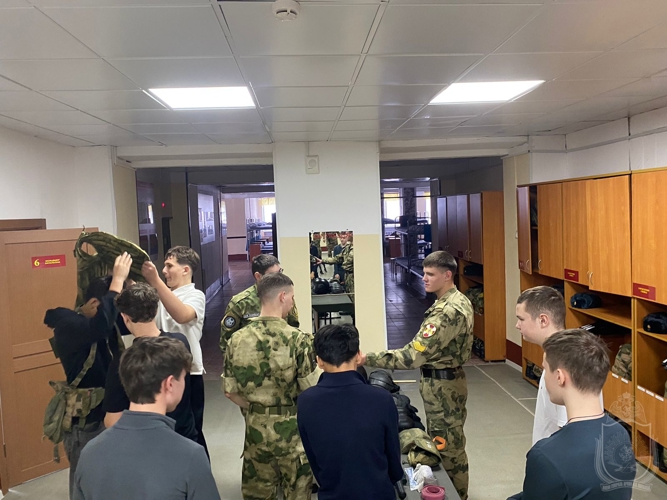 В гостях в  военном институте побывали ученики  одной из Новосибирских школ
