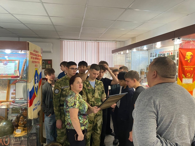 В гостях в  военном институте побывали ученики  одной из Новосибирских школ