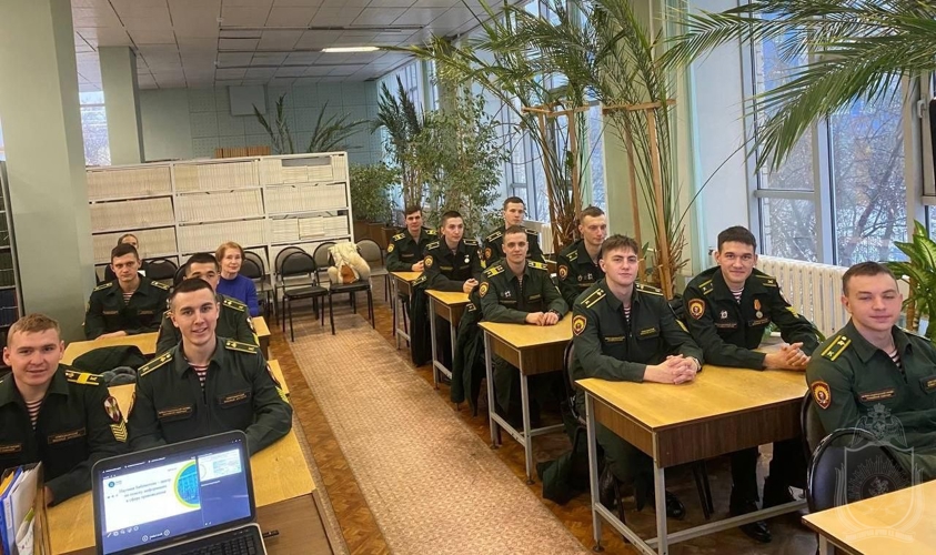 Курсанты военного института посетили публичную библиотеку