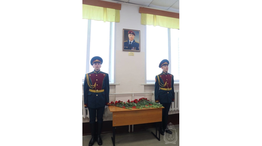 В Новосибирском военном институте увековечили память погибшего выпускника