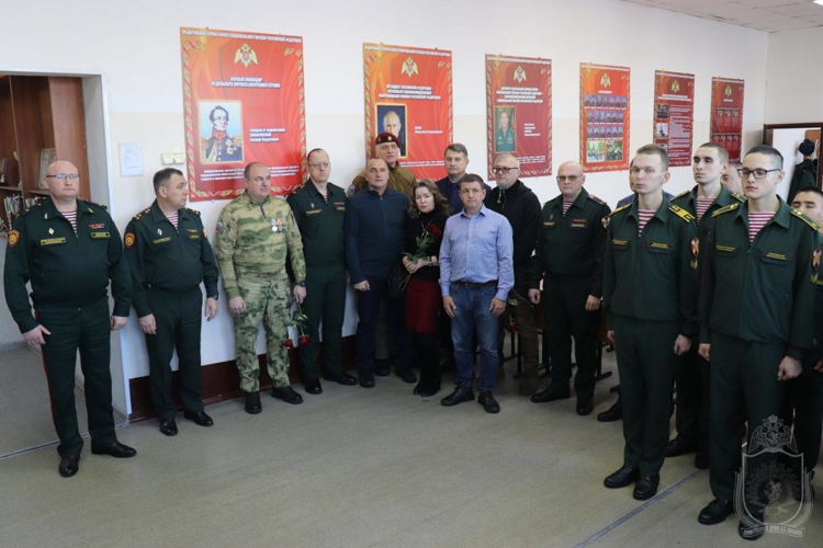 В Новосибирском военном институте увековечили память погибшего выпускника