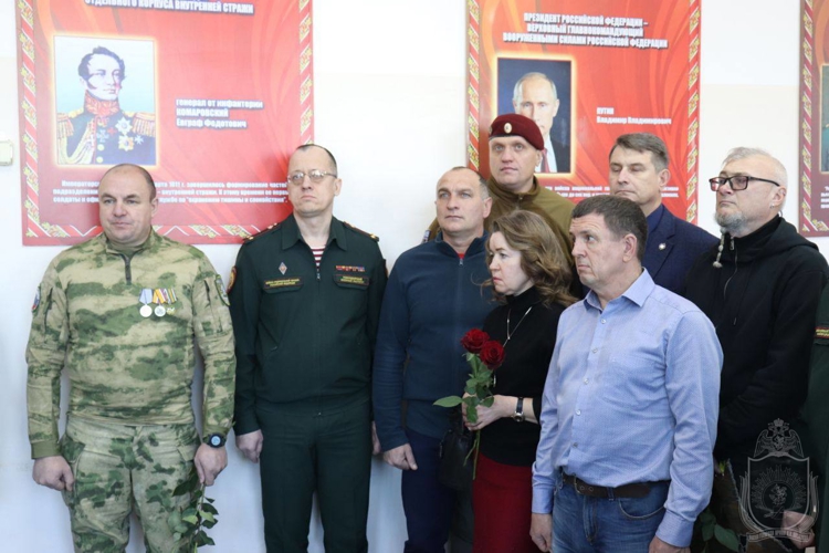 В Новосибирском военном институте увековечили память погибшего выпускника