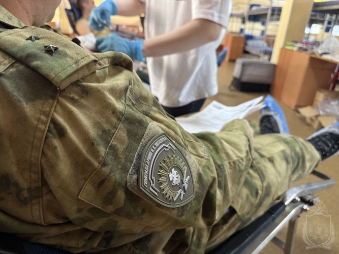 Военнослужащие Новосибирского военного института приняли участие в донорской акции
