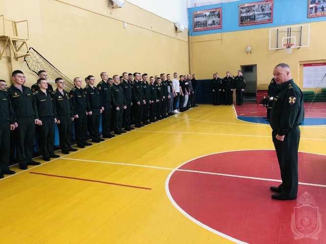 В военном институте прошел чемпионат по пауэрлифтингу