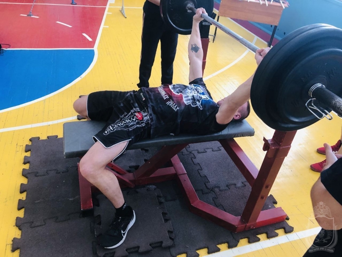 В военном институте прошел чемпионат по пауэрлифтингу