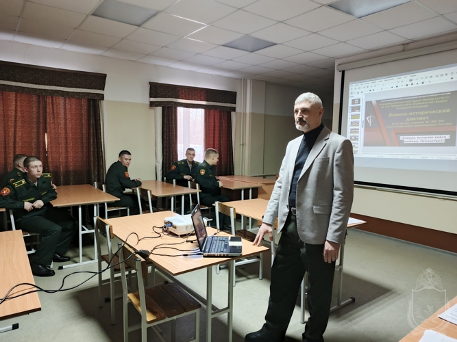 Курсанты военного института приняли участие в военно-историческом диктанте