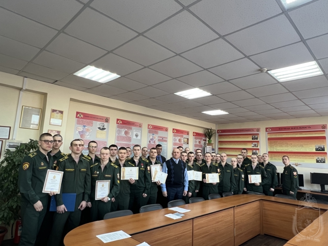 В военном институте провели круглый стол,  посвященный истории войск правопорядка