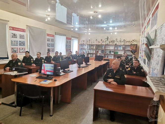 В военном институте проведен круглый стол, посвященный использованию лазерных тренажеров в обучении