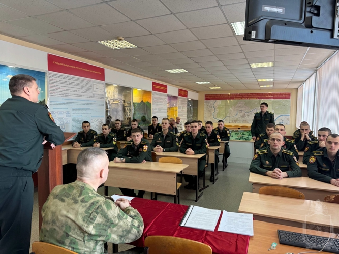 В военном институте прошла конференция, посвященная выполнению служебно-боевых задач в зоне проведения СВО