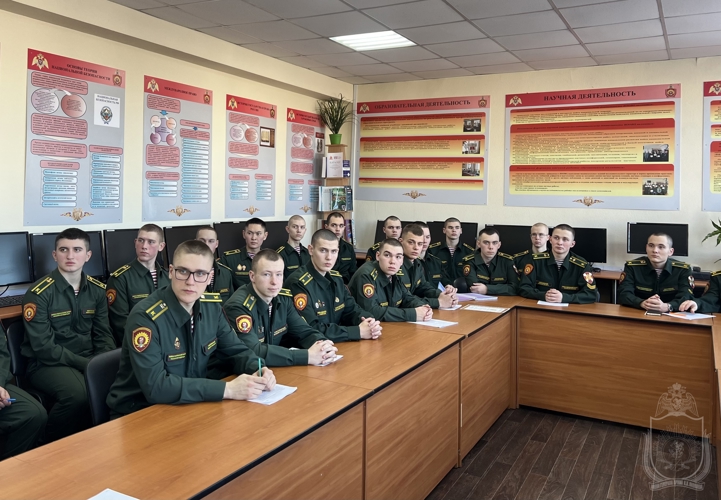 В военном институте провели круглый стол, посвященный истории войск правопорядка