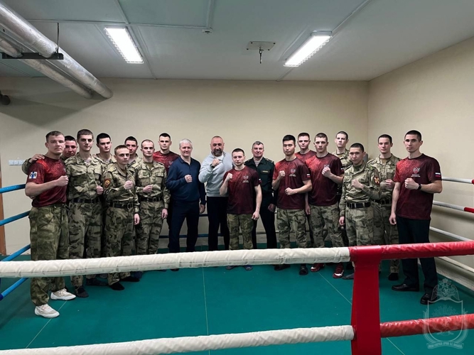 Олимпийский чемпион провел встречу с курсантами военного института