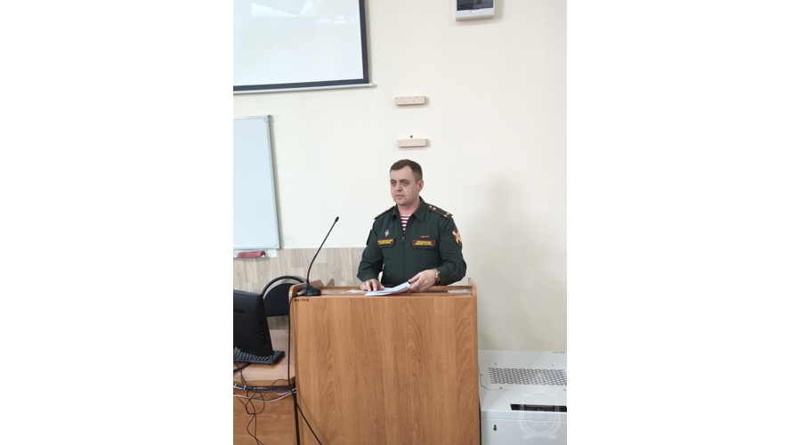 Офицеры военного института провели  патриотическую лекцию со  студентами