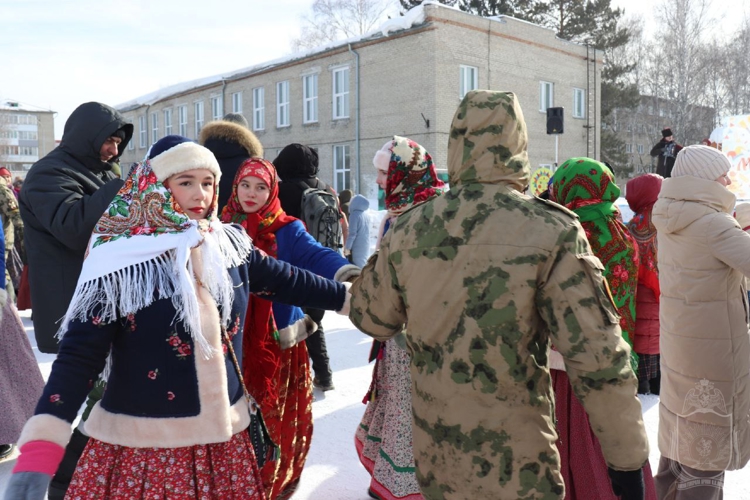 В Новосибирском военном институте проводили зиму