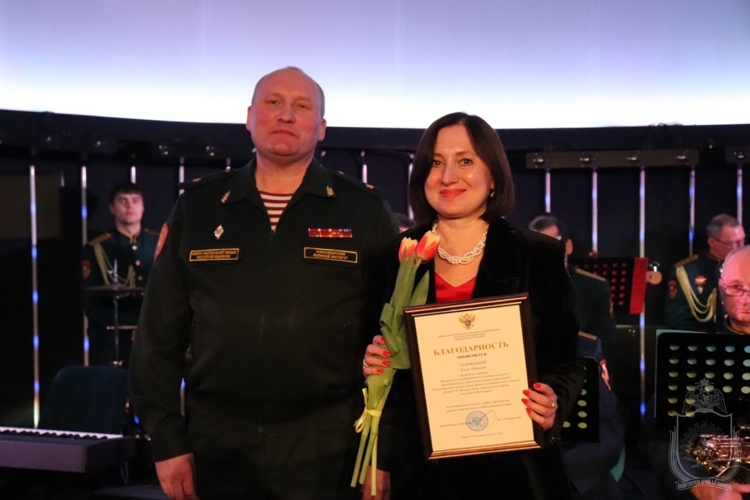 В военном институте поздравили женщин с 8 марта