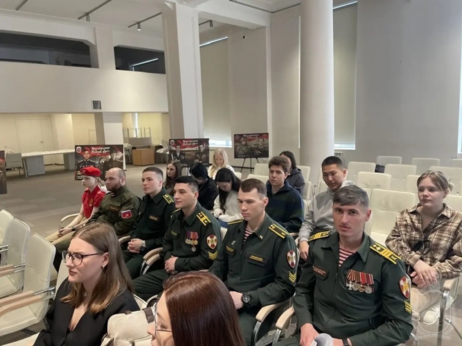 Курсанты военного института приняли участие в форуме «Семья и СВО»