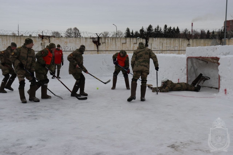 В военном институте подвели итоги чемпионата  по хоккею с мячом в валенках