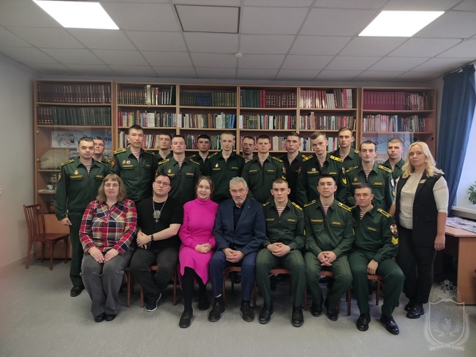 Новосибирский писатель провел встречу с курсантами военного института