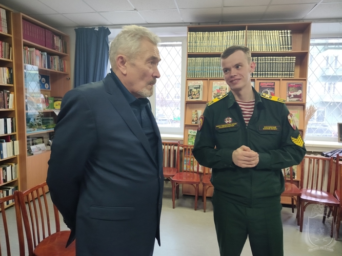 Новосибирский писатель провел встречу с курсантами военного института