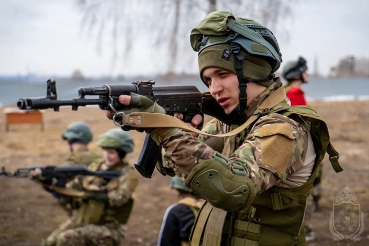 На территории военного института прошли финалы зонального этапа г. Новосибирска Всероссийской военно-патриотической игры «Зарница 2.0»