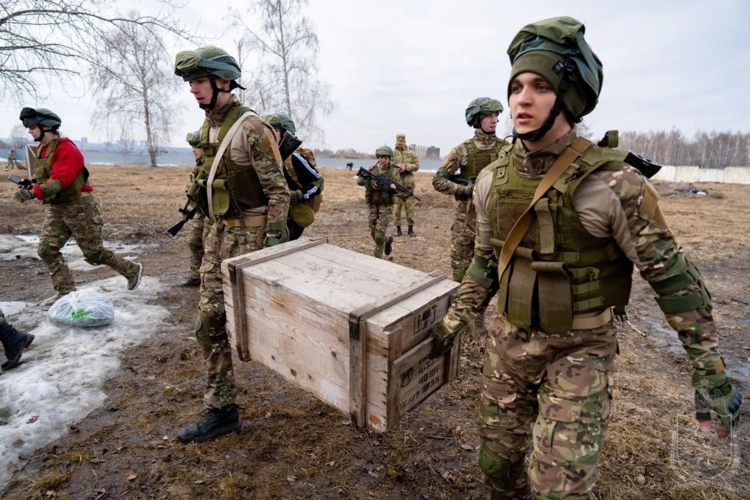На территории военного института прошли финалы зонального этапа г. Новосибирска Всероссийской военно-патриотической игры «Зарница 2.0»