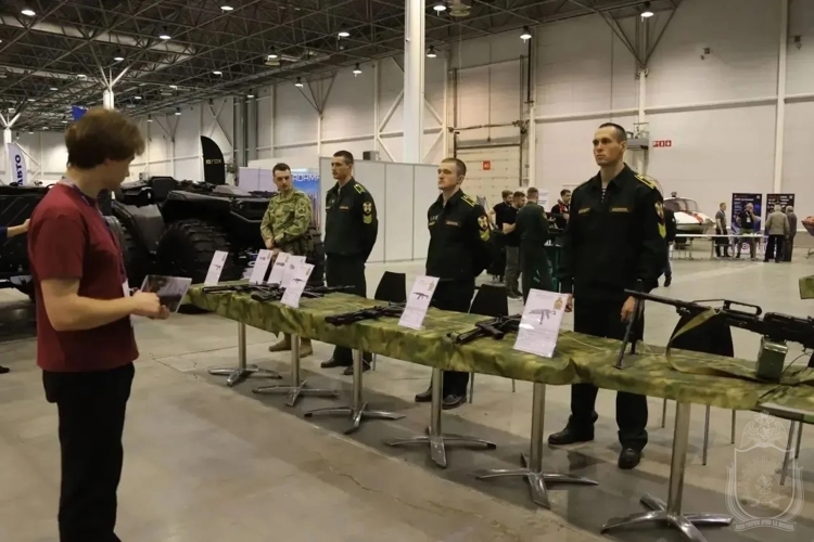 Курсанты и офицеры военного института приняли участие в форуме «Мой выбор – Росгвардия»