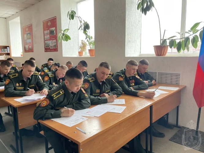 Личный состав Новосибирского военного института принял участие во Всемирной исторической акции «Диктант Победы»