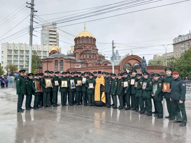 Военнослужащие военного института приняли участие в общегородском Крестном ходе