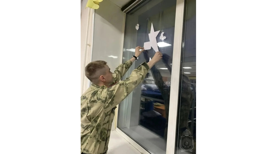 Курсанты военного института поддержали общероссийскую акцию  «Окна Победы»