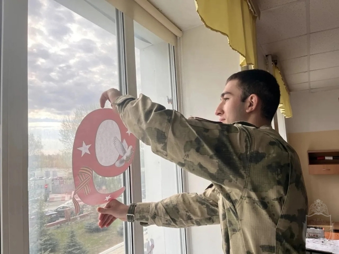 Курсанты военного института поддержали общероссийскую акцию  «Окна Победы»